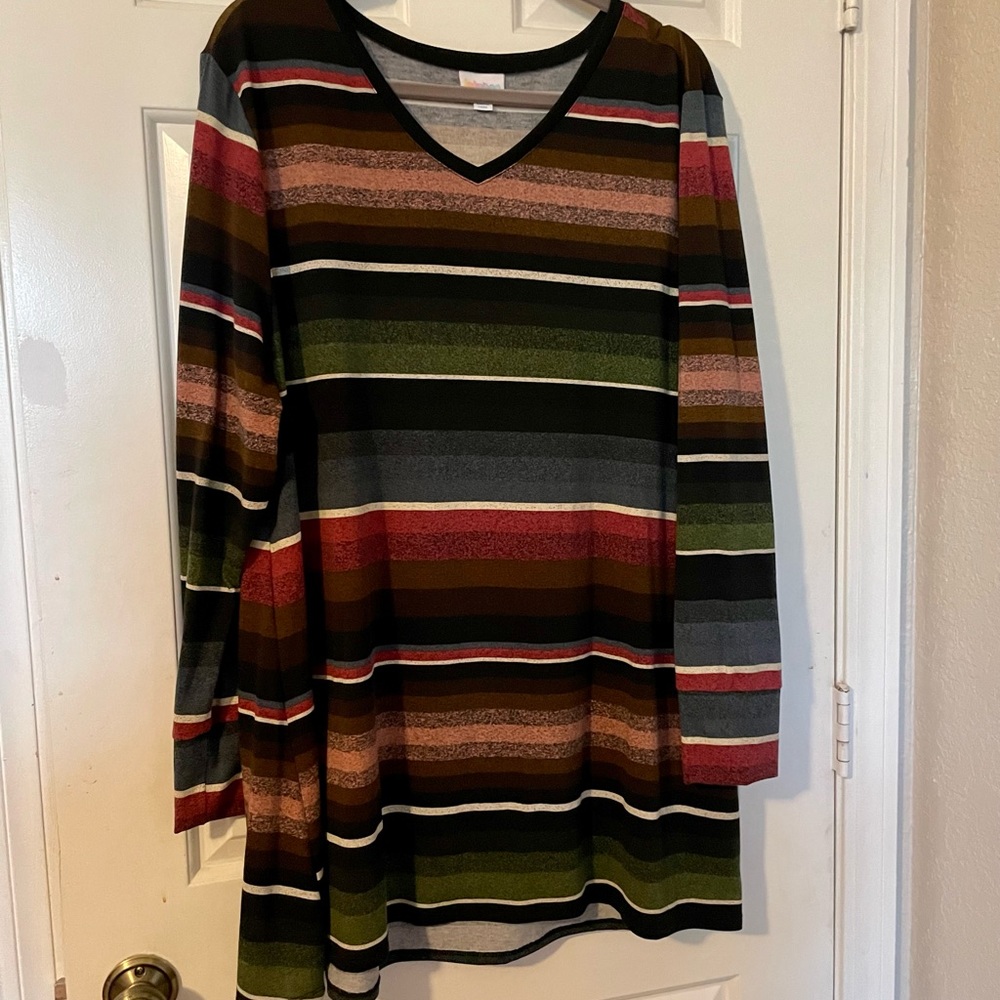 LuLaRoe Elizabeth Tunic